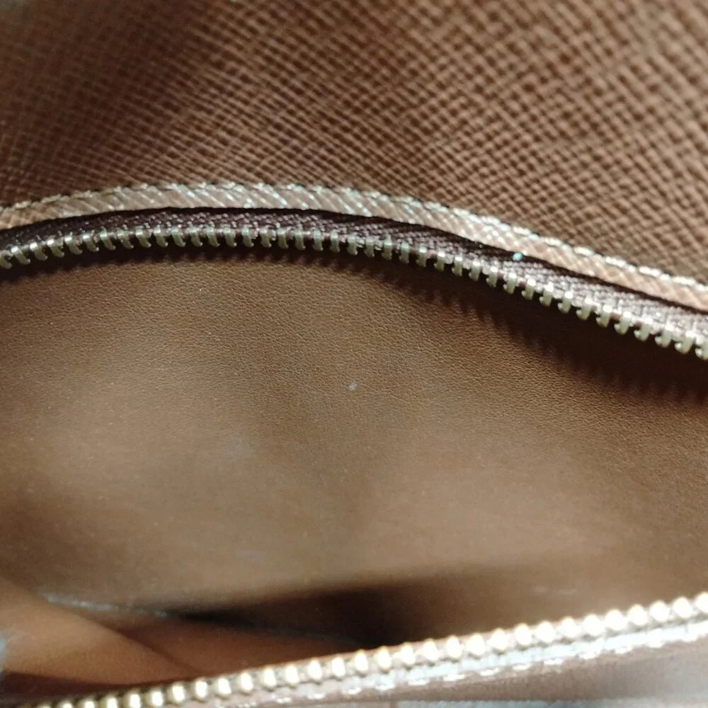 Authentic Louis Vuitton Saint Cloud GM Monogram Canvas Crossbody/Shoulder Bag - Picture 12 of 16